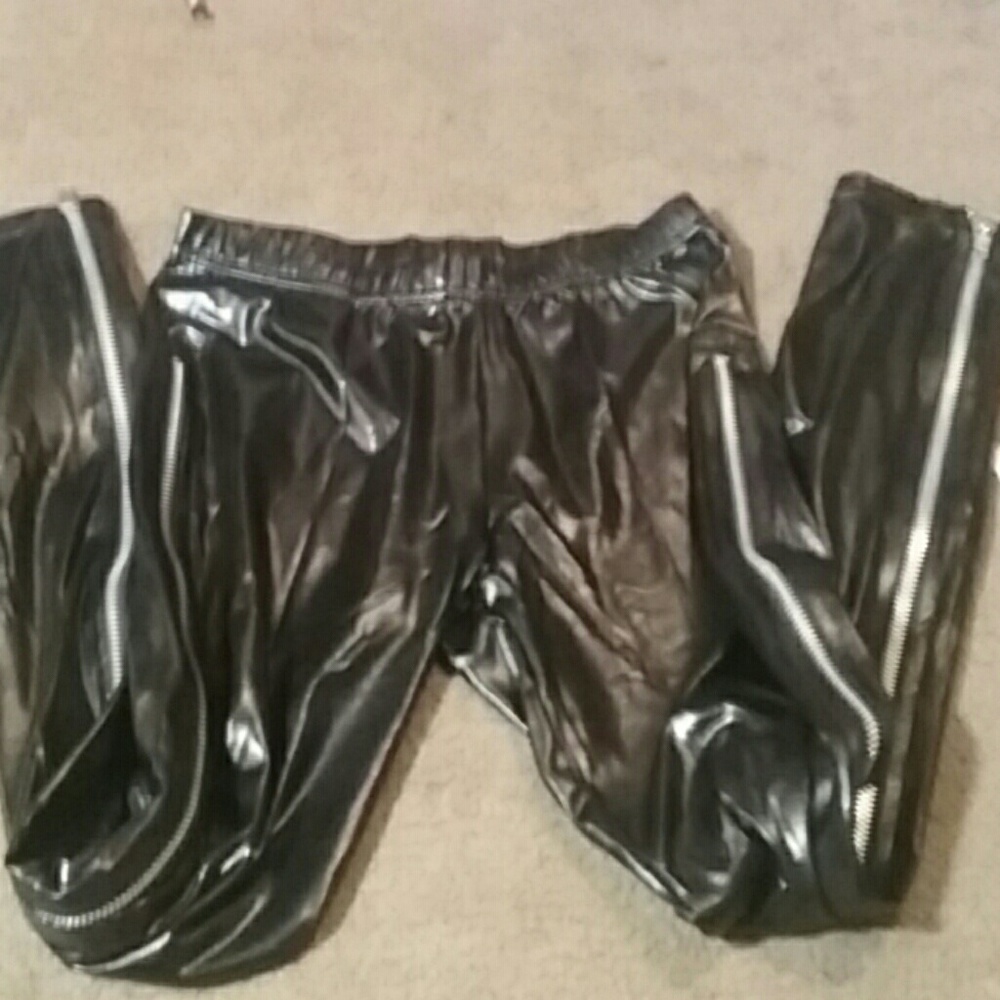 Womens S/M vip leg pants